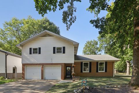 Photo of 5812 Dartmouth Court, Kokomo, IN 46902 (MLS # 202539883)