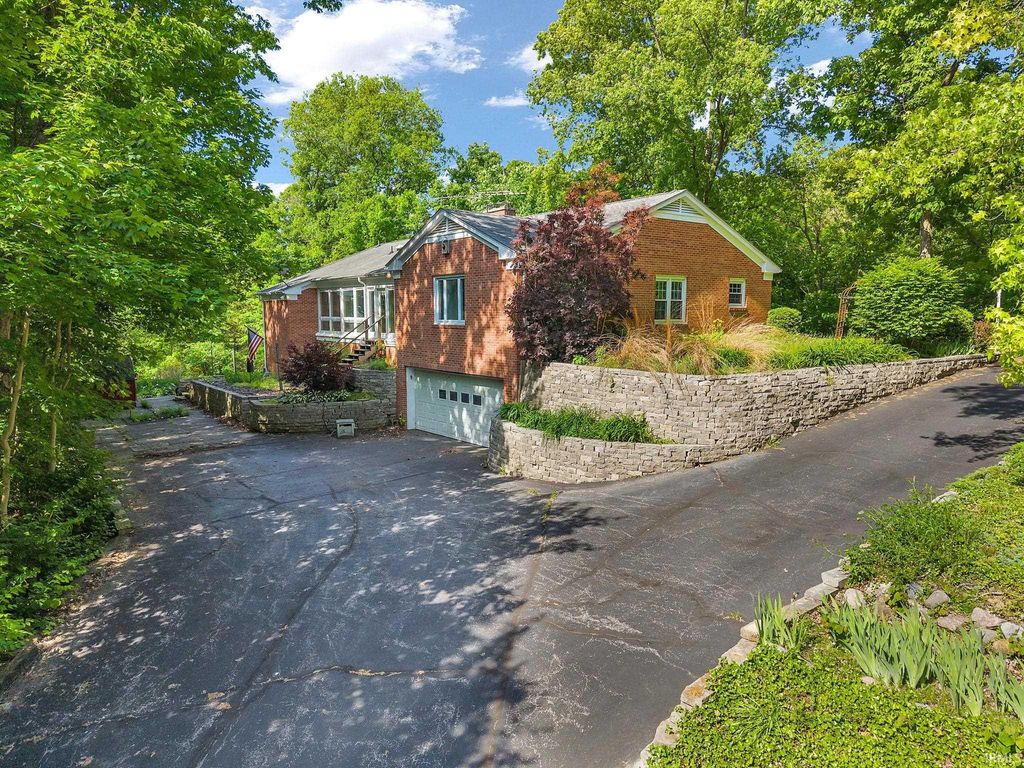 Photo of 9 Elvernan Drive, West Lafayette, IN 47906 (MLS # 202619699)