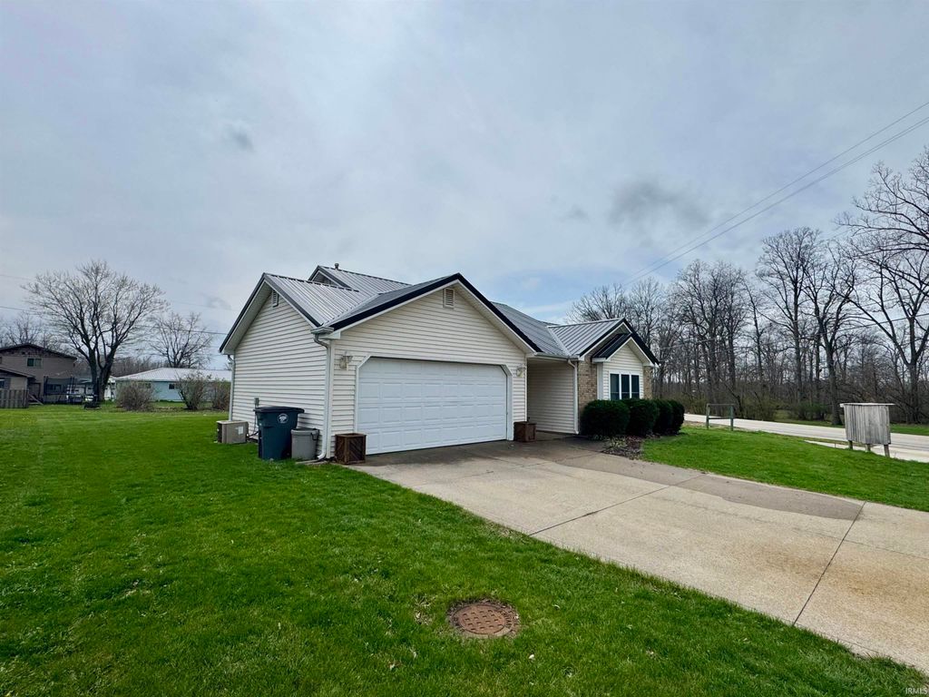 Photo of 101 Dogwood Lane, Portland, IN 47371 (MLS # 202611292)