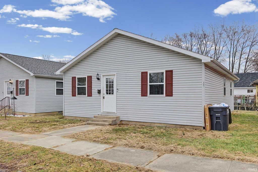 Photo of 907 Rowe Street, Frankfort, IN 46041 (MLS # 202605532)