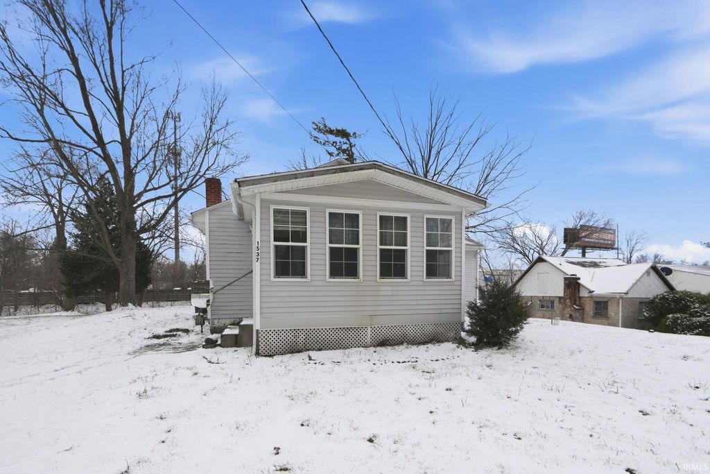 Photo of 1537 W Till Road, Fort Wayne, IN 46825 (MLS # 202608971)