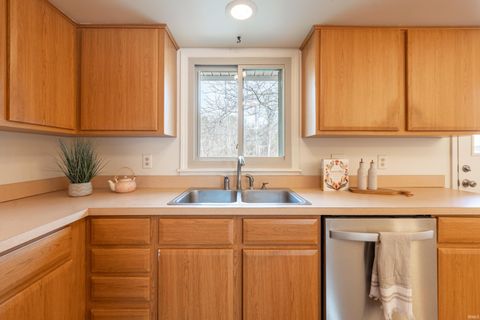 Tiny photo for 915 N Plymouth Court, Bloomington, IN 47408 (MLS # 202609850)