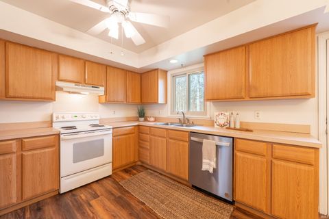 Tiny photo for 915 N Plymouth Court, Bloomington, IN 47408 (MLS # 202609850)