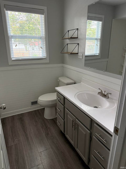 Tiny photo for 2425 Springfield Avenue, Fort Wayne, IN 46805 (MLS # 202642501)