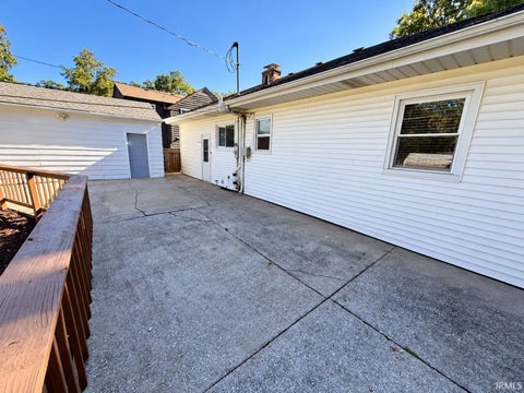 Tiny photo for 2425 Springfield Avenue, Fort Wayne, IN 46805 (MLS # 202642501)