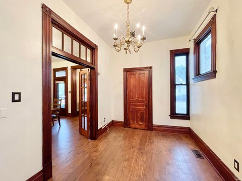 Tiny photo for 2101 W Indiana Street, Evansville, IN 47712 (MLS # 202537820)