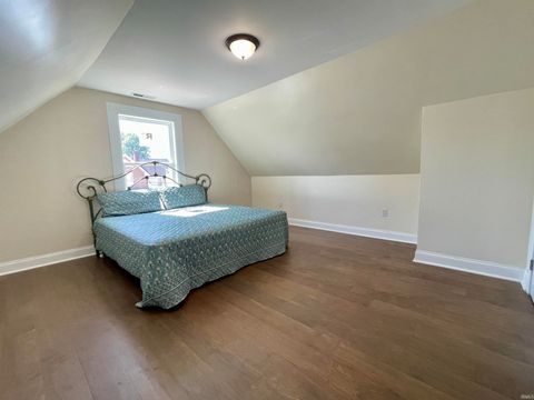 Tiny photo for 2101 W Indiana Street, Evansville, IN 47712 (MLS # 202537820)