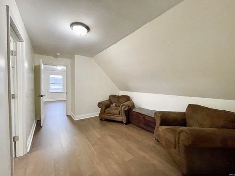 Tiny photo for 2101 W Indiana Street, Evansville, IN 47712 (MLS # 202537820)