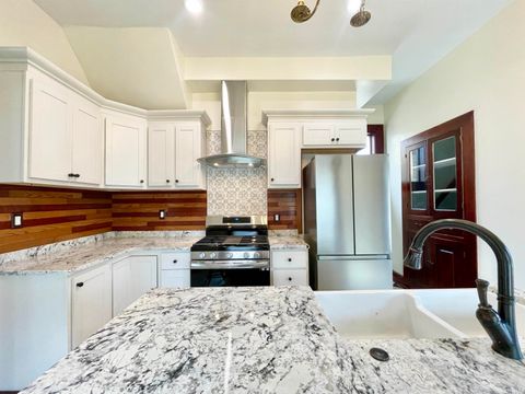 Tiny photo for 2101 W Indiana Street, Evansville, IN 47712 (MLS # 202537820)