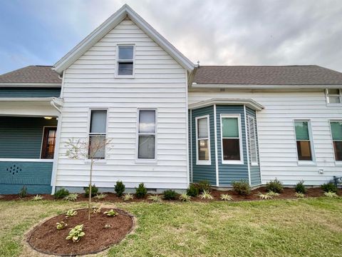 Tiny photo for 2101 W Indiana Street, Evansville, IN 47712 (MLS # 202537820)