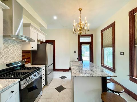 Tiny photo for 2101 W Indiana Street, Evansville, IN 47712 (MLS # 202537820)