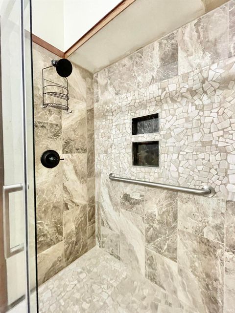 Tiny photo for 2101 W Indiana Street, Evansville, IN 47712 (MLS # 202537820)