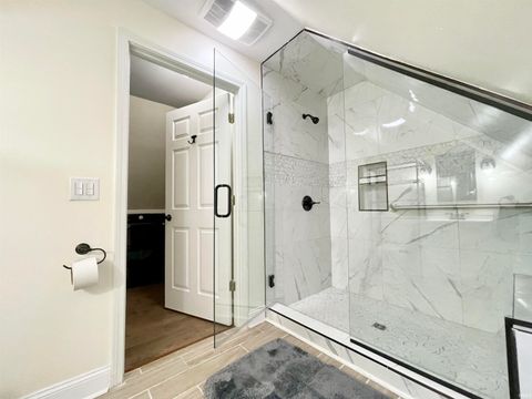 Tiny photo for 2101 W Indiana Street, Evansville, IN 47712 (MLS # 202537820)