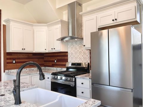 Tiny photo for 2101 W Indiana Street, Evansville, IN 47712 (MLS # 202537820)