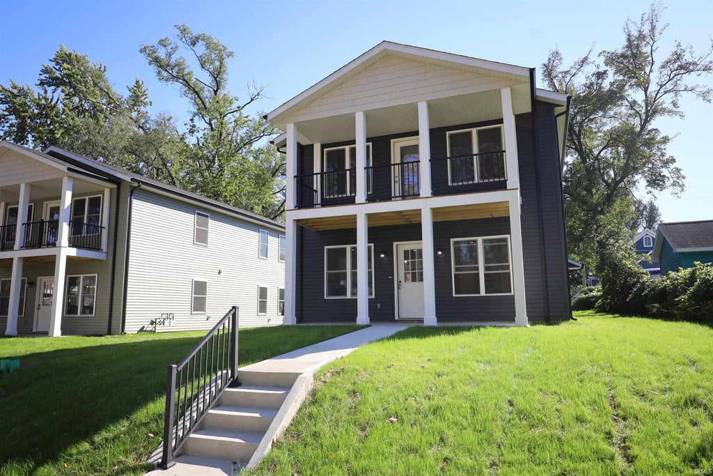 Photo of 331 W Butler Street, Fort Wayne, IN 46802 (MLS # 202641468)