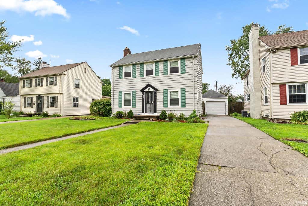 Photo of 220 W Fleming Avenue, Fort Wayne, IN 46807 (MLS # 202632976)
