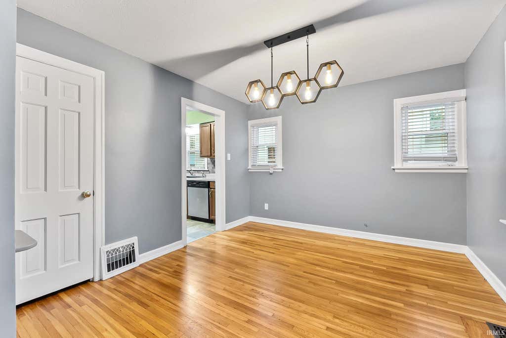 Photo of 220 W Fleming Avenue, Fort Wayne, IN 46807 (MLS # 202632976)