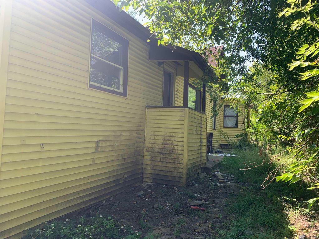 Photo of 524 Euclid Avenue, South Bend, IN 46628 (MLS # 202539411)