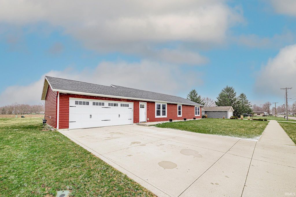 Photo of 508 W 5th Avenue, Garrett, IN 46738 (MLS # 202608683)