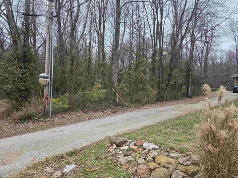 Photo of 5200 N Lafayette Avenue, Evansville, IN 47711 (MLS # 202548310)