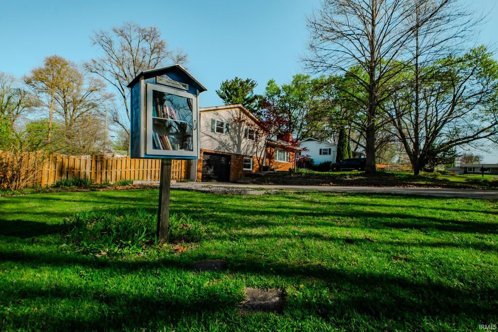 Photo of 514 N Staats Drive, Bloomington, IN 47408 (MLS # 202612238)