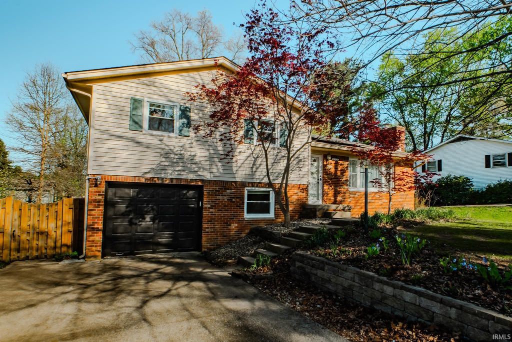 Photo of 514 N Staats Drive, Bloomington, IN 47408 (MLS # 202612238)