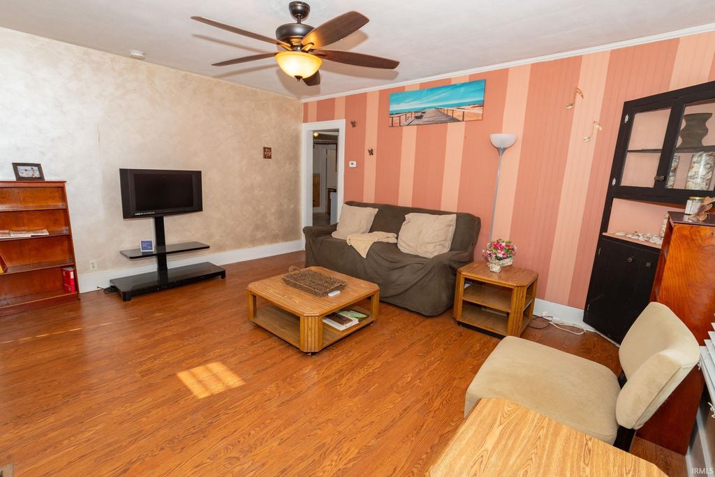 Photo of 909 E Oakside Street, South Bend, IN 46614 (MLS # 202549316)