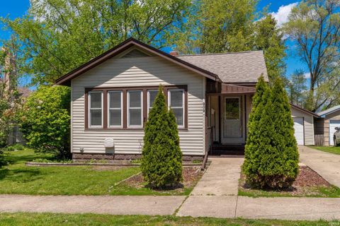 Photo of 909 E Oakside Street, South Bend, IN 46614 (MLS # 202549316)