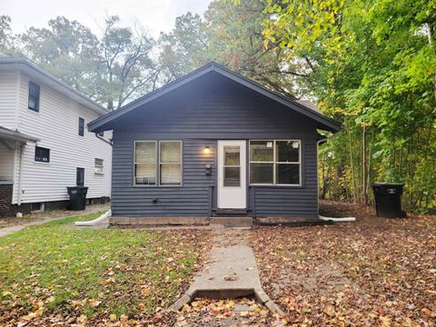 Photo of 1122 Obrien Street, South Bend, IN 46628 (MLS # 202544583)