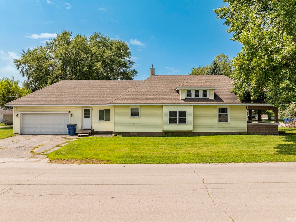 Photo of 724 E 29th Street, Marion, IN 46953 (MLS # 202633144)