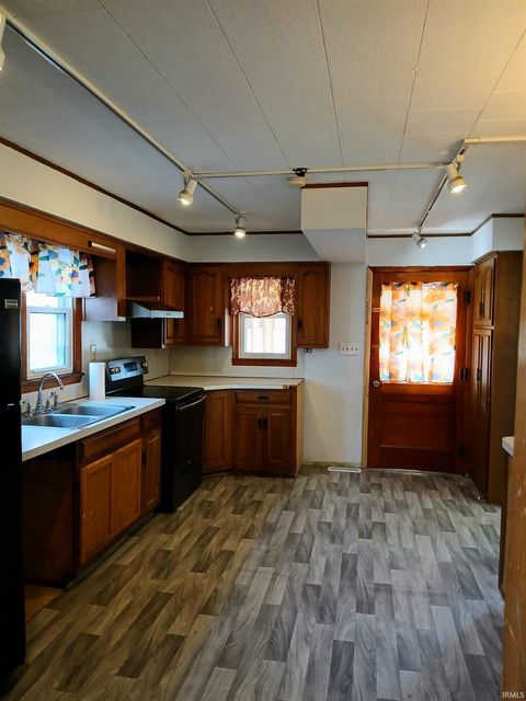 Tiny photo for 206 N Chicago Street, Royal Center, IN 46978 (MLS # 202529469)