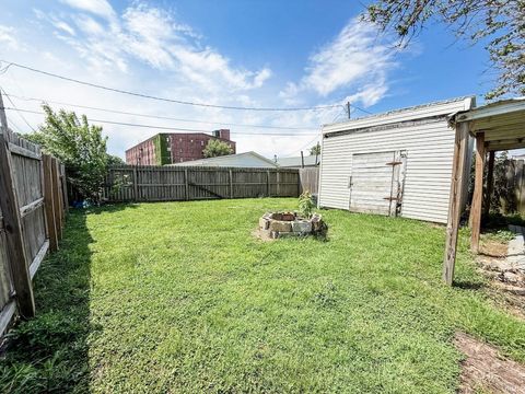 Tiny photo for 1233 E Murden Street, Kokomo, IN 46901 (MLS # 202618853)