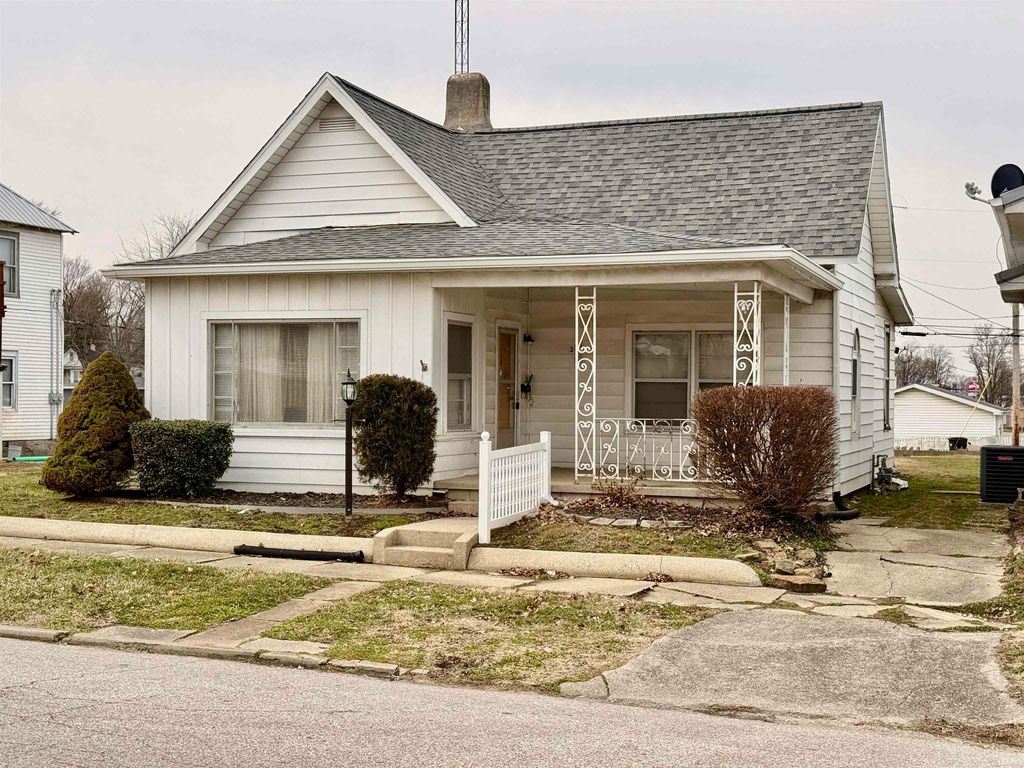 Photo of 321 SE 7Th Street, Washington, IN 47501 (MLS # 202605774)