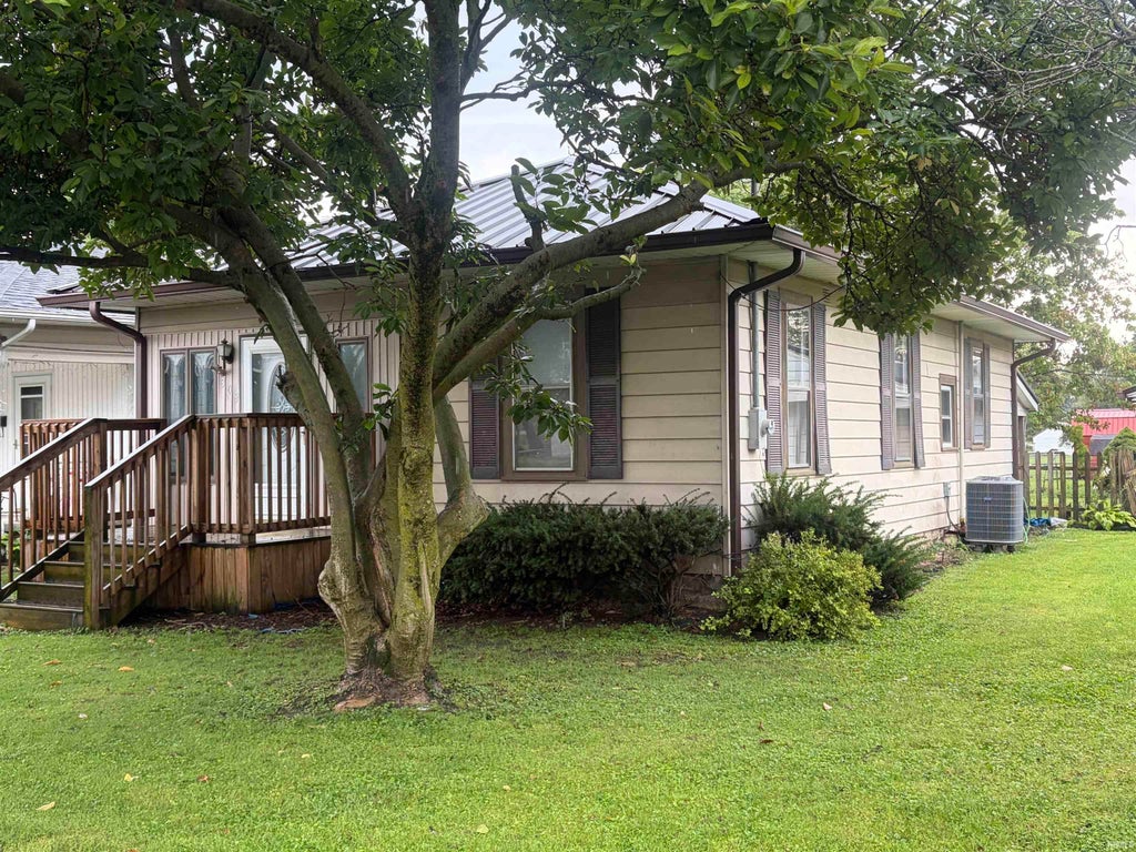 Photo of 309 E 7th Street, Portland, IN 47371 (MLS # 202638631)