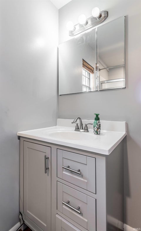 Tiny photo for 3604 Debbie Lane, Evansville, IN 47711 (MLS # 202641918)