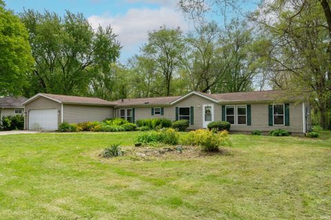 Photo of 26080 County Road 4, Elkhart, IN 46514 (MLS # 202618704)