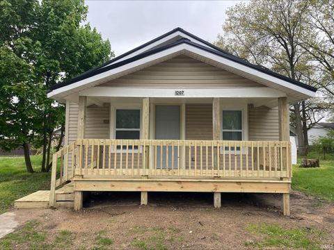 1207 W Wolf Avenue, Elkhart, IN 46516 - #: 202516123