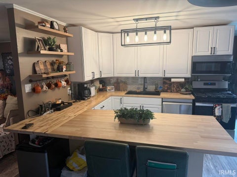 Tiny photo for 106 S Moore Street, Brookston, IN 47923 (MLS # 202636328)