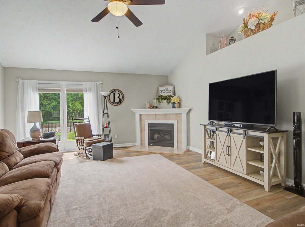 Photo of 9239 Southport Drive, Evansville, IN 47711 (MLS # 202629377)