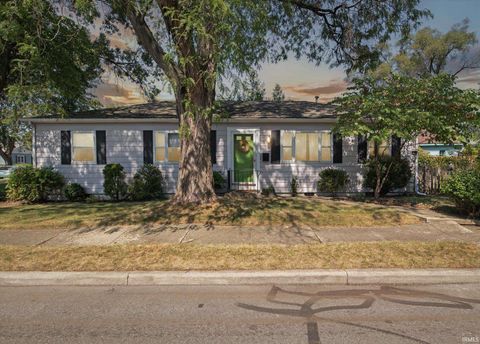 Photo of 2003 E Washington Street, South Bend, IN 46617 (MLS # 202537051)