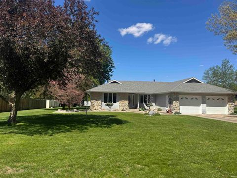 Photo of 6118 CLOVERDALE Drive, Greentown, IN 46936 (MLS # 202613991)