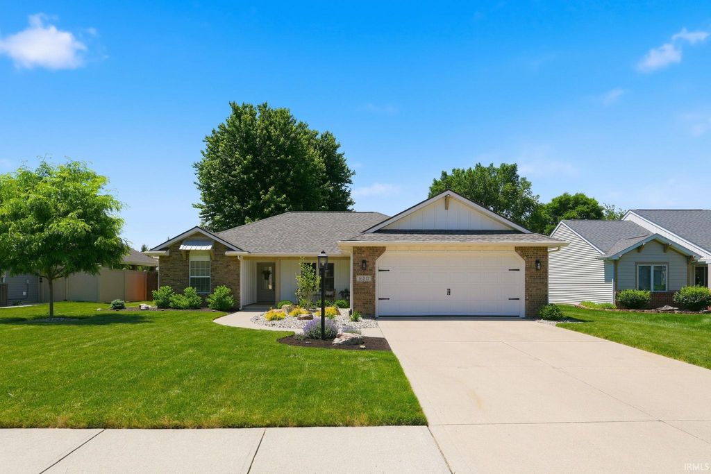 Photo of 16217 Fleetwood Court, Huntertown, IN 46748 (MLS # 202622550)