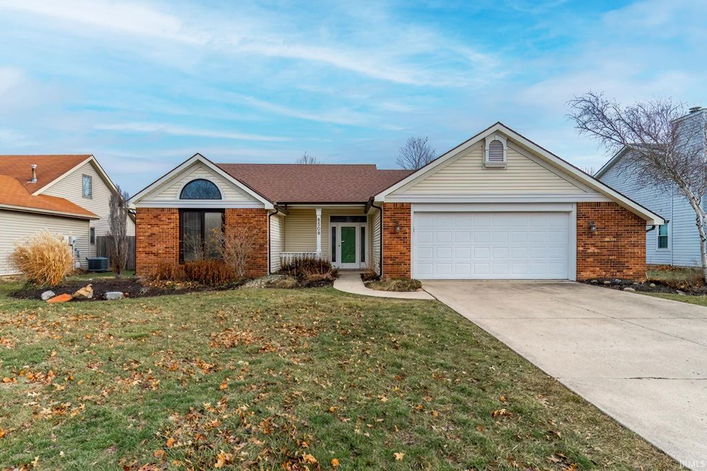 Photo of 8508 Medallion Run, Fort Wayne, IN 46825 (MLS # 202600905)