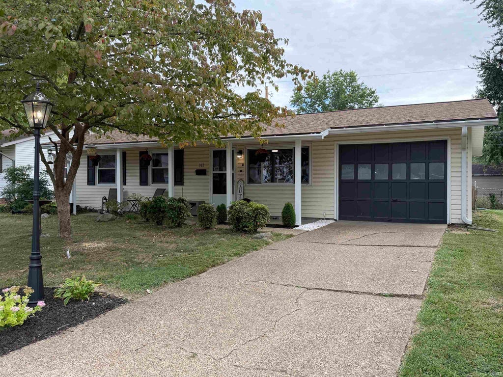 Photo of 312 Greenleaf Drive, Evansville, IN 47710 (MLS # 202640105)