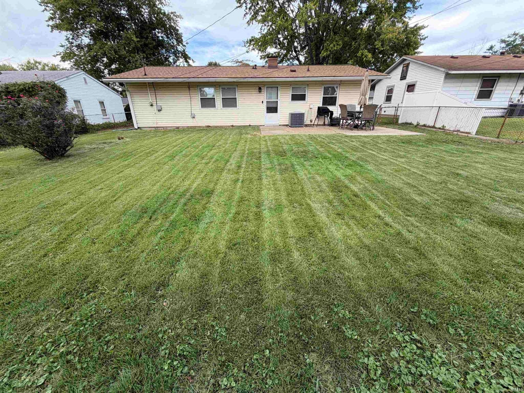 Photo of 312 Greenleaf Drive, Evansville, IN 47710 (MLS # 202640105)