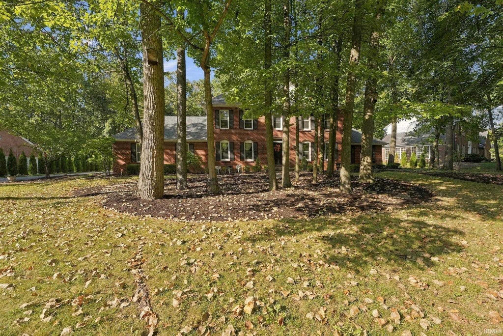 Photo of 10727 Country Wood Trail, Fort Wayne, IN 46845 (MLS # 202638973)