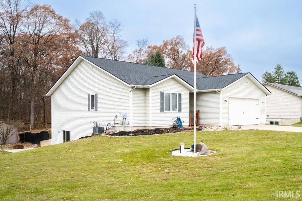 Photo of 905 N 280 W, Angola, IN 46703 (MLS # 202546799)