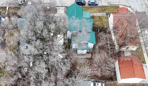 Tiny photo for 765 E Franklin Street, Huntington, IN 46750 (MLS # 202605489)