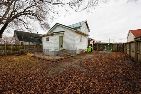 Tiny photo for 765 E Franklin Street, Huntington, IN 46750 (MLS # 202605489)