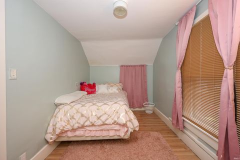 Tiny photo for 765 E Franklin Street, Huntington, IN 46750 (MLS # 202605489)